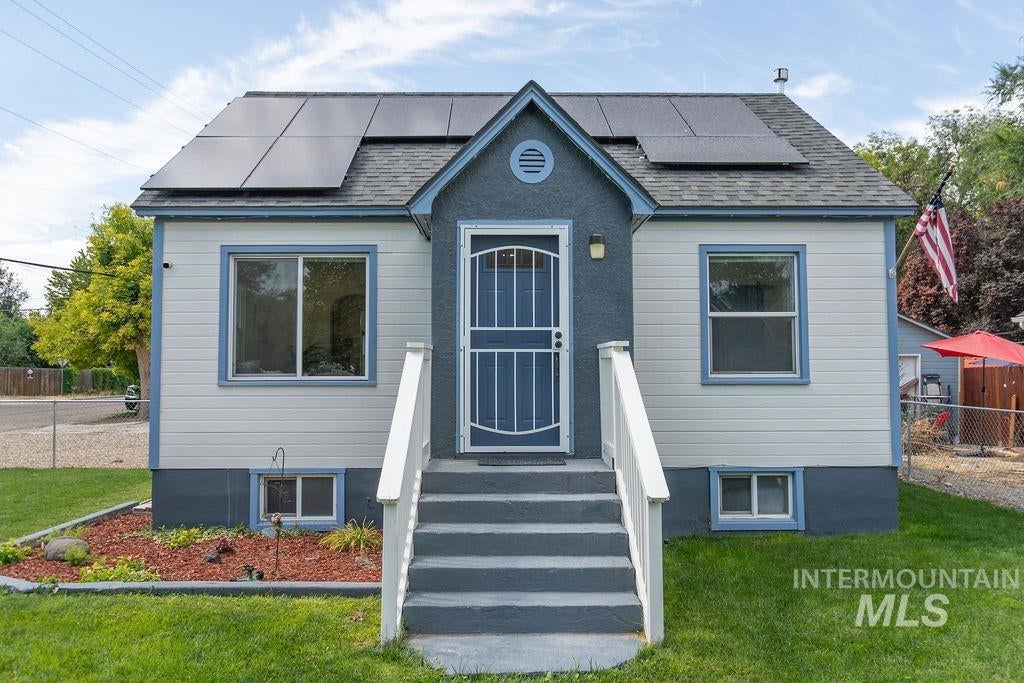 Photo of 323 S Fern Street, Nampa, ID 83686 (MLS # 98998459)