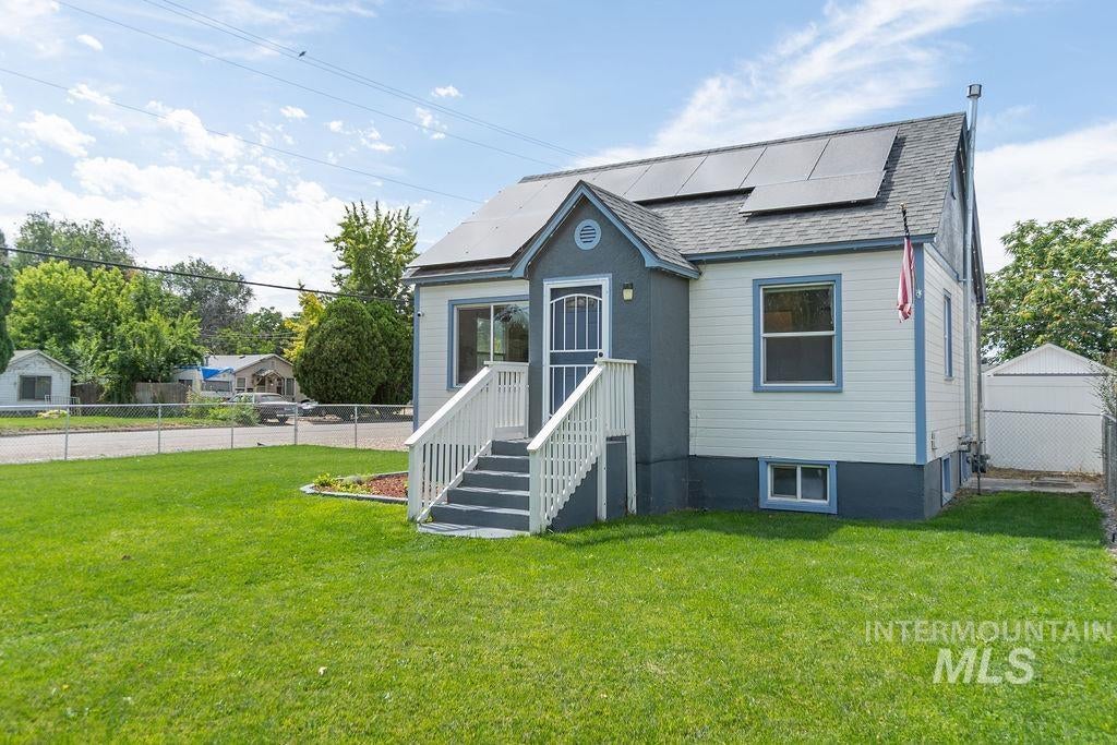 Photo of 323 S Fern Street, Nampa, ID 83686 (MLS # 98998459)