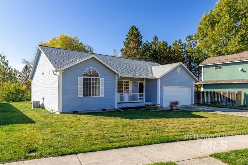 Photo of 1707 E 6th St, Moscow, ID 83843 (MLS # 98964788)