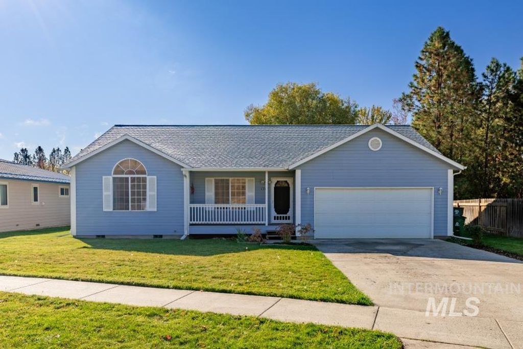 Photo of 1707 E 6th St, Moscow, ID 83843 (MLS # 98964788)