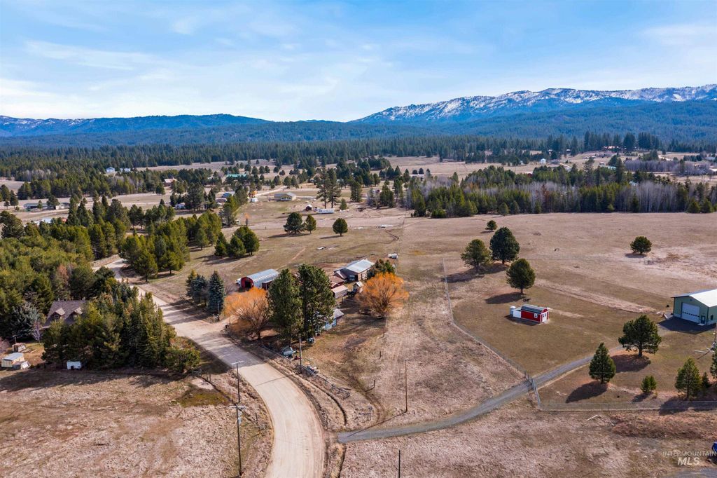 Photo of 37 Pine Cone Lane, Cascade, ID 83611 (MLS # 98979311)