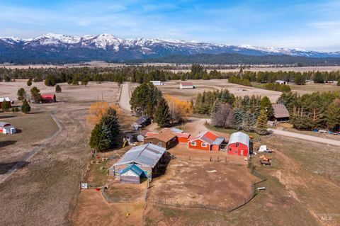 Photo of 37 Pine Cone Lane, Cascade, ID 83611 (MLS # 98979311)