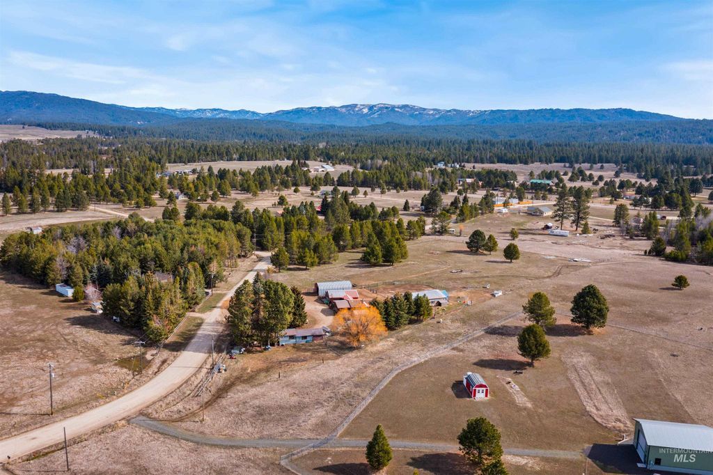 Photo of 37 Pine Cone Lane, Cascade, ID 83611 (MLS # 98979311)