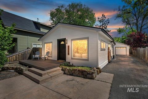 Photo of 2719 W Woodlawn Ave, Boise, ID 83702 (MLS # 98966638)