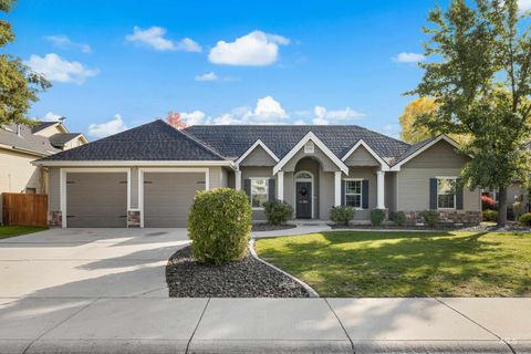 Photo of 304 N Baldy Pl, Star, ID 83669 (MLS # 98964856)