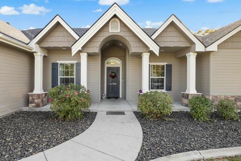 Photo of 304 N Baldy Pl, Star, ID 83669 (MLS # 98964856)