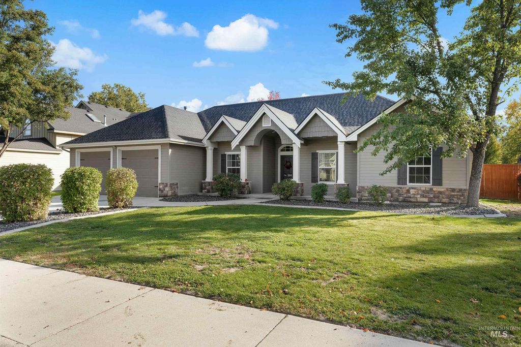 Photo of 304 N Baldy Pl, Star, ID 83669 (MLS # 98964856)