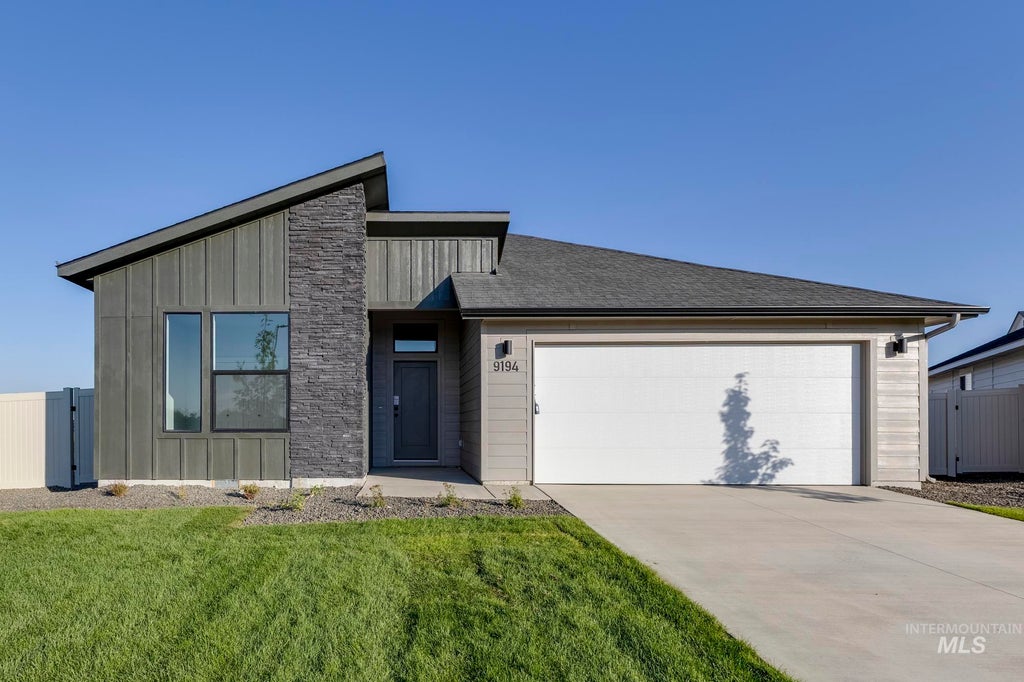 Photo of 4546 S Amsterdam Ave, Nampa, ID 83686 (MLS # 99002833)