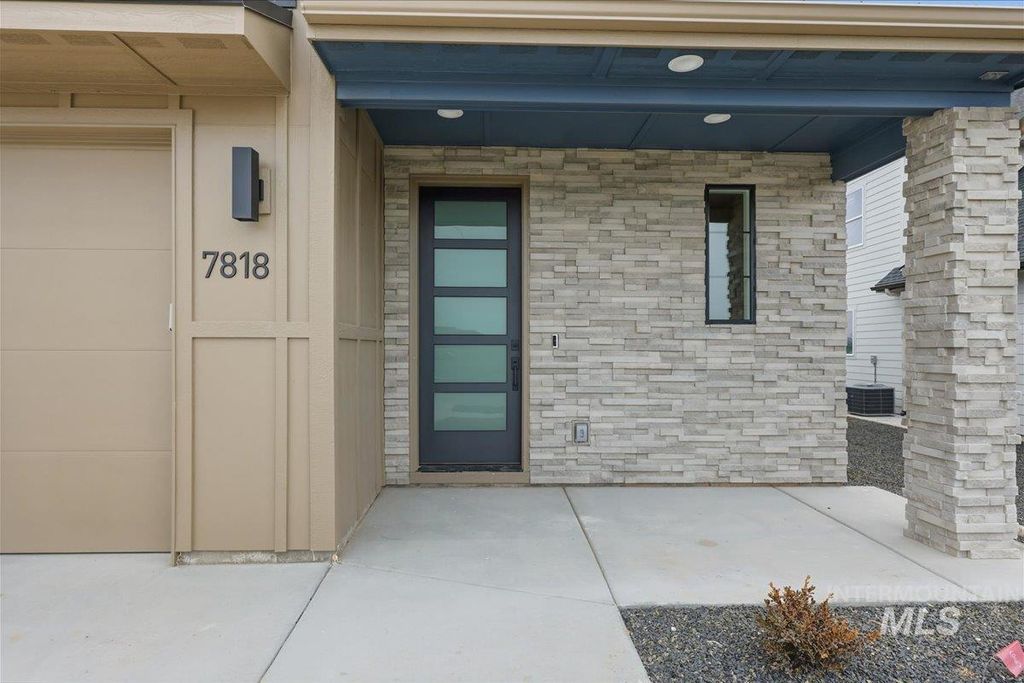 Photo of 7818 Flathead Lake St, Eagle, ID 83616 (MLS # 98972142)