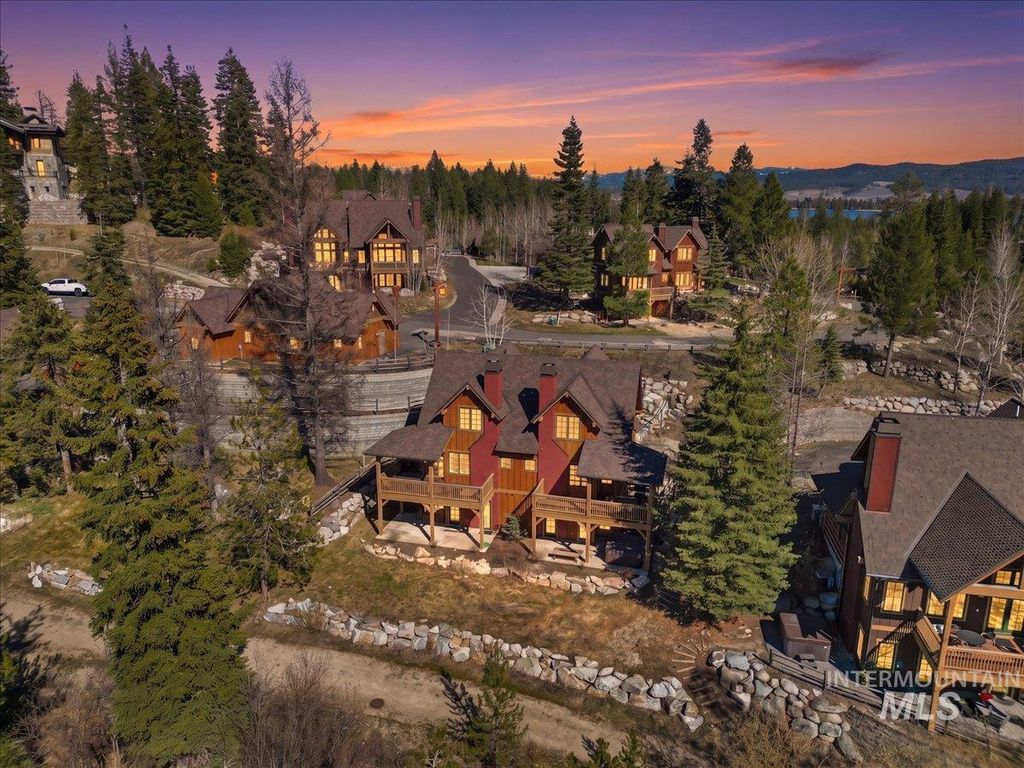 Photo of 67 Golden Bar Ct, Donnelly, ID 83615 (MLS # 98984835)