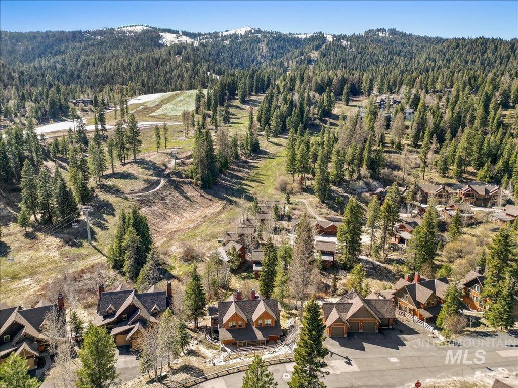 Photo of 67 Golden Bar Ct, Donnelly, ID 83615 (MLS # 98984835)