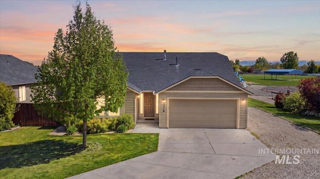 Photo of 3316 E Red Sunset Maple Dr, Nampa, ID 83687 (MLS # 98983876)