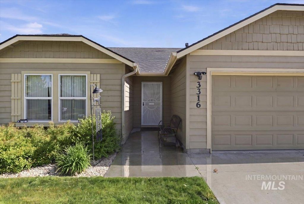 Photo of 3316 E Red Sunset Maple Dr, Nampa, ID 83687 (MLS # 98983876)