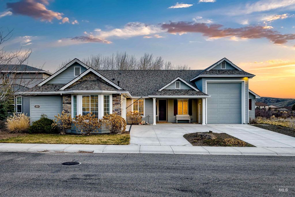 Photo of 5699 W Creeks Edge Drive, Boise, ID 83714 (MLS # 98976877)
