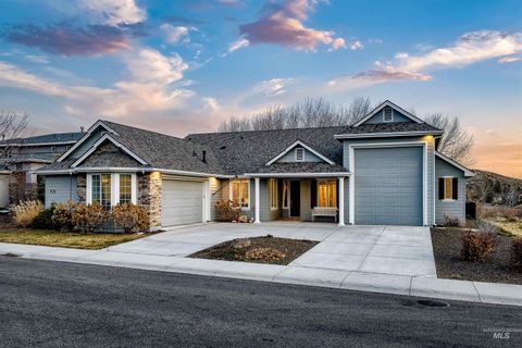 Photo of 5699 W Creeks Edge Drive, Boise, ID 83714 (MLS # 98976877)