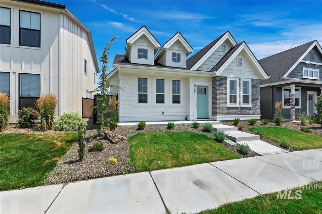 Photo of 1196 N Meadowglen Ave, Meridian, ID 83642 (MLS # 98991003)