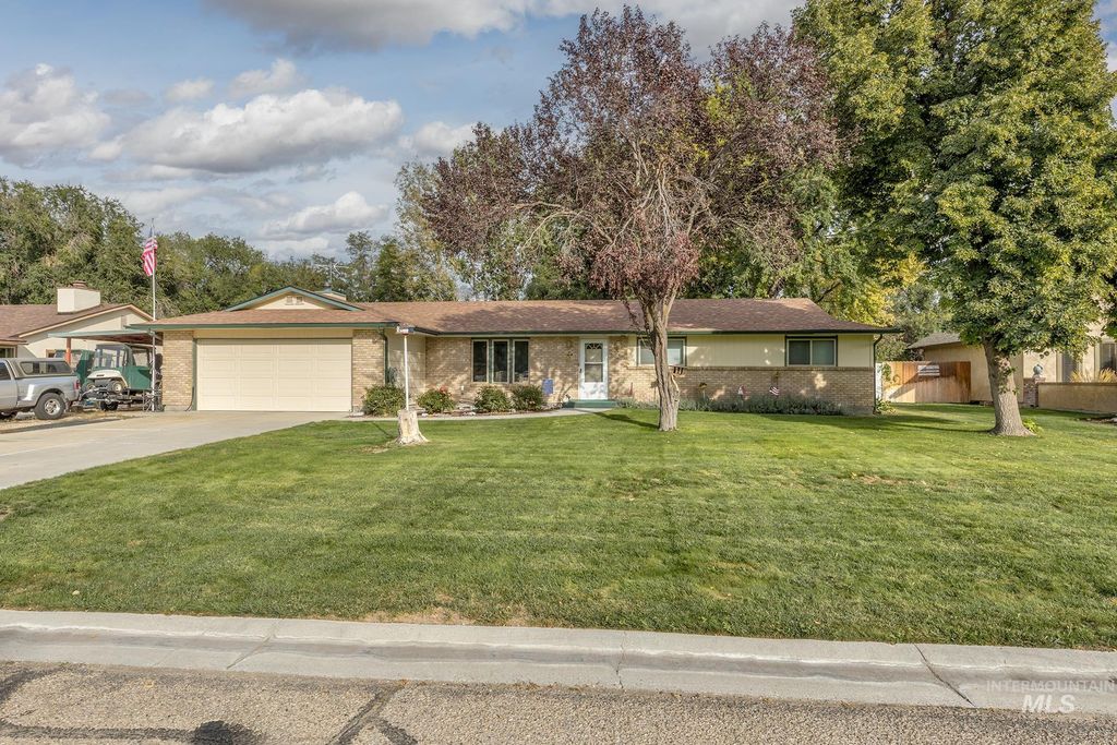 Photo of 2102 S Chicago St, Nampa, ID 83686 (MLS # 98963379)