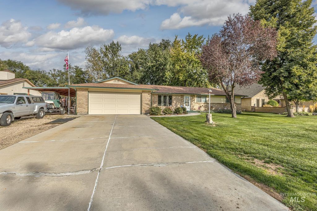 Photo of 2102 S Chicago St, Nampa, ID 83686 (MLS # 98963379)