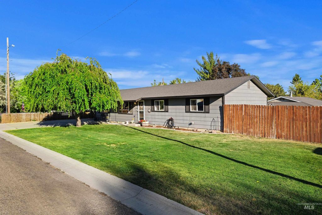 Photo of 2223 Big Sky St, Caldwell, ID 83605 (MLS # 98962660)