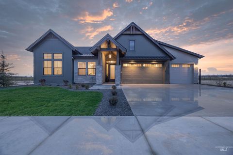 Photo of 252 N Hunter Creek Ave, Eagle, ID 83616 (MLS # 98963502)