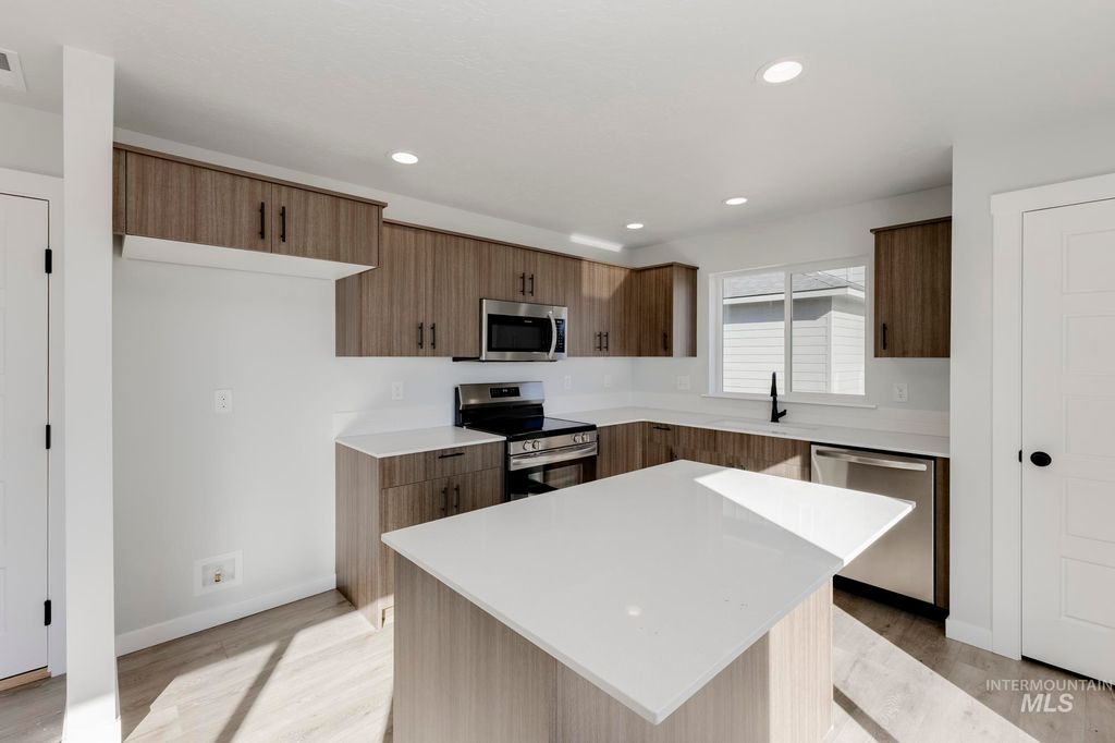 Photo of 238 Caribou Ct, Horseshoe Bend, ID 83629 (MLS # 98973285)