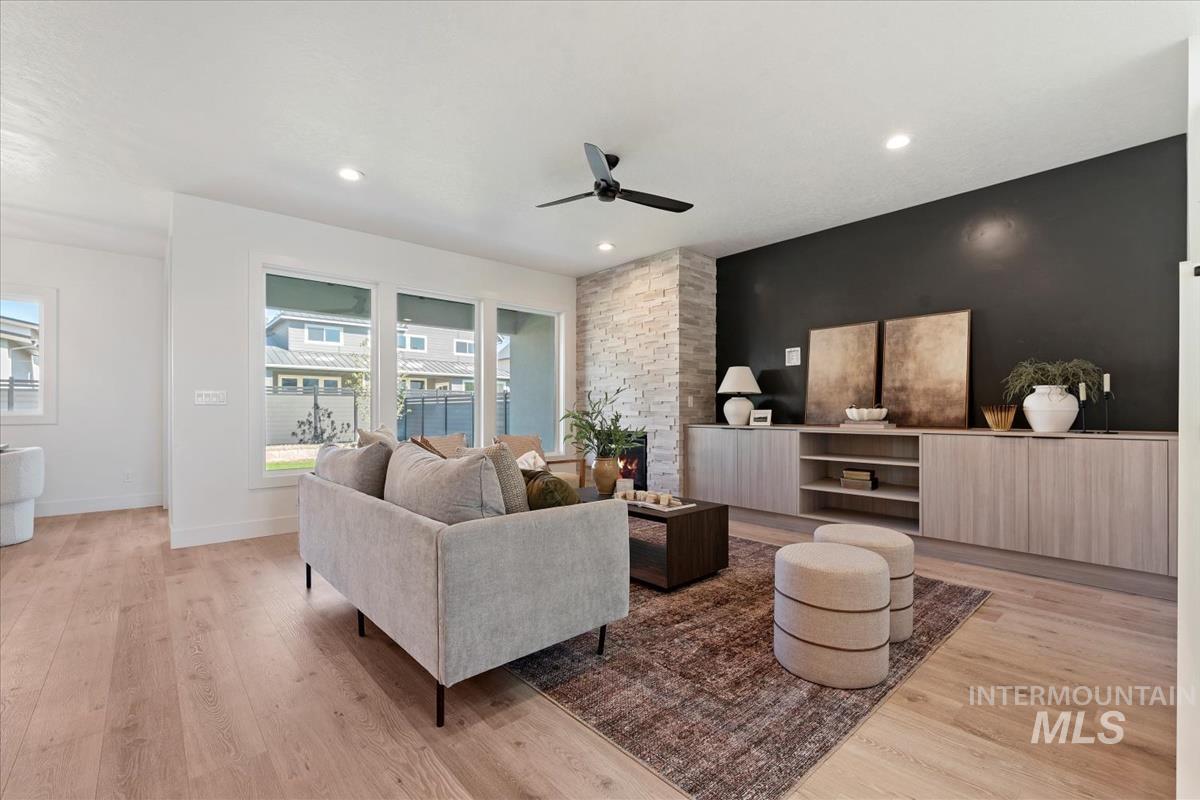 7672 W Old School St