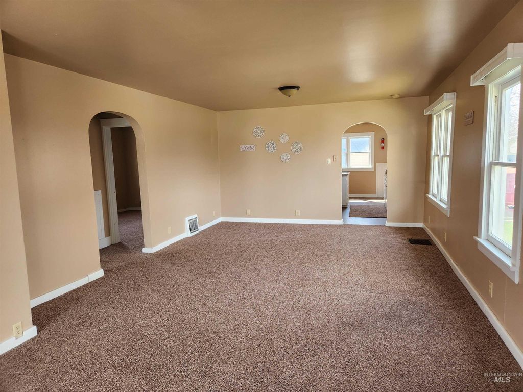 Photo of 421 7th Ave N, Buhl, ID 83316 (MLS # 98980018)