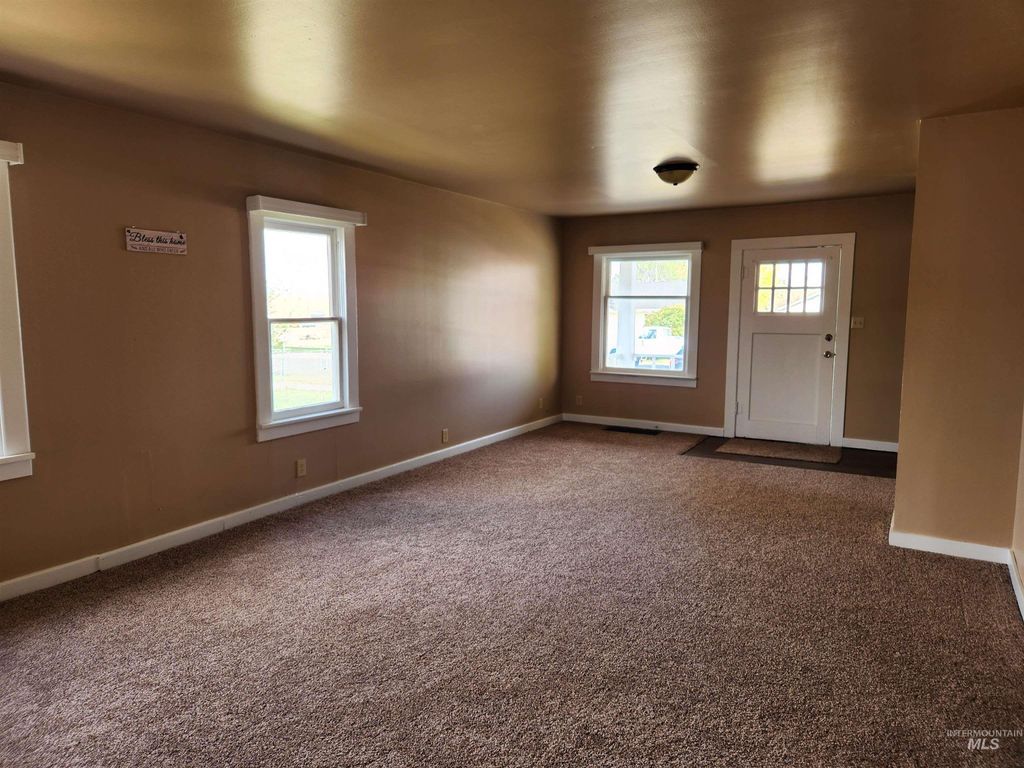 Photo of 421 7th Ave N, Buhl, ID 83316 (MLS # 98980018)