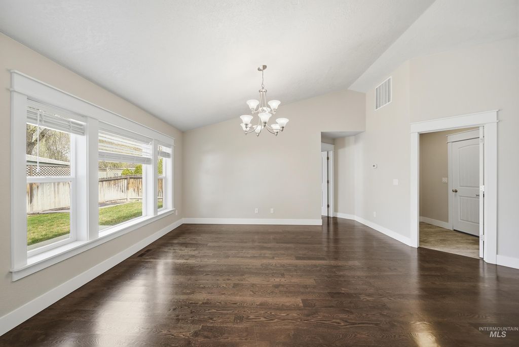 Photo of 9522 W Woodland Dr, Boise, ID 83704 (MLS # 98979648)