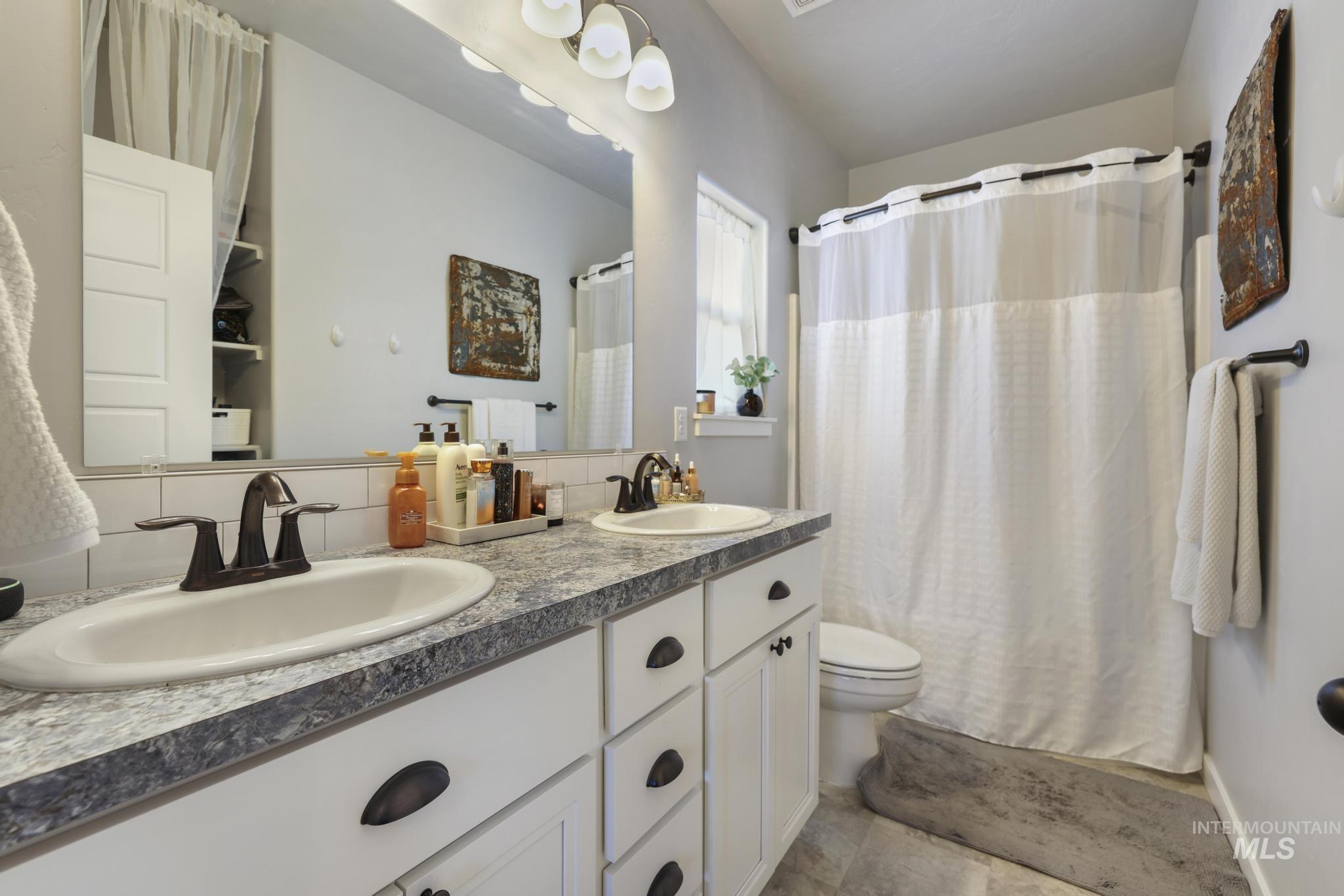 Jerome, Idaho 83338, United States, 4 Bedrooms Bedrooms, ,2 BathroomsBathrooms,Residential,Active,239181