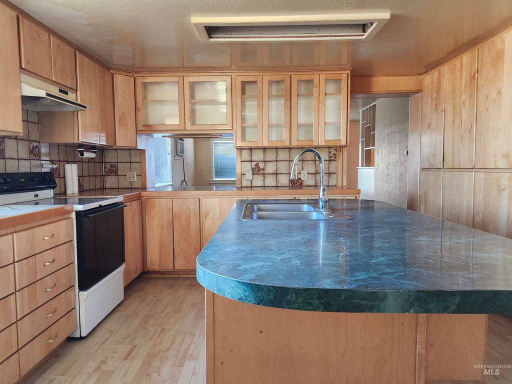 Photo of 111 S Elder St, Nampa, ID 83686 (MLS # 98974257)