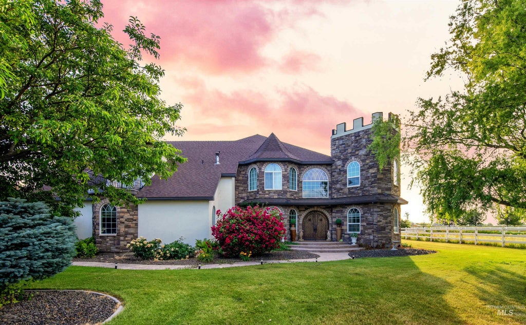 Photo of 4039 Saint James Loop, Nampa, ID 83687 (MLS # 99000845)