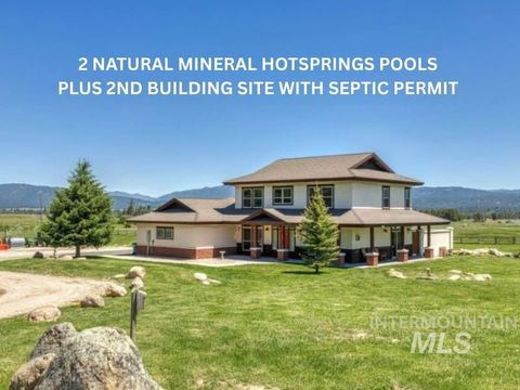 Photo of 610 Cabarton Rd, Cascade, ID 83611 (MLS # 98914448)