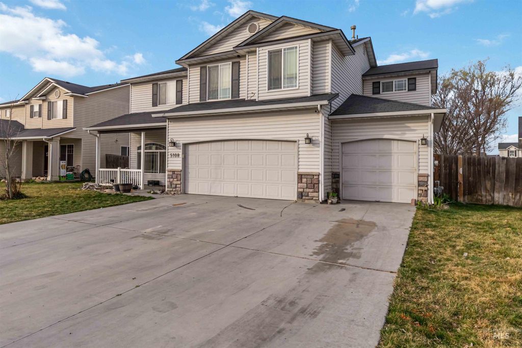 Photo of 5108 Northrup Way, Caldwell, ID 83607 (MLS # 98978692)