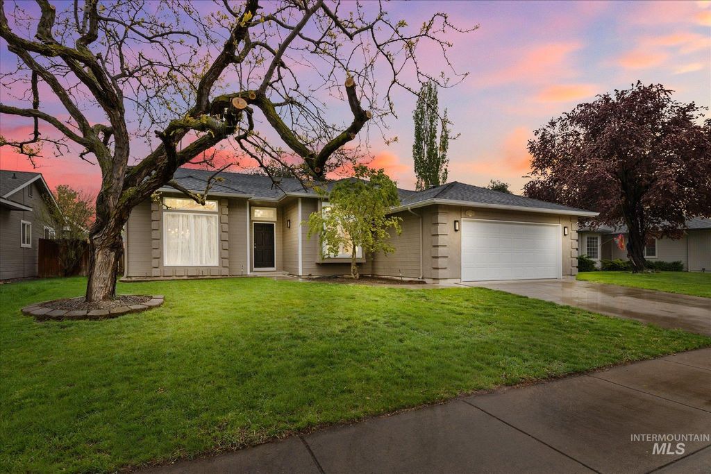 Photo of 2250 N Amethyst Ave, Meridian, ID 83646 (MLS # 98982043)