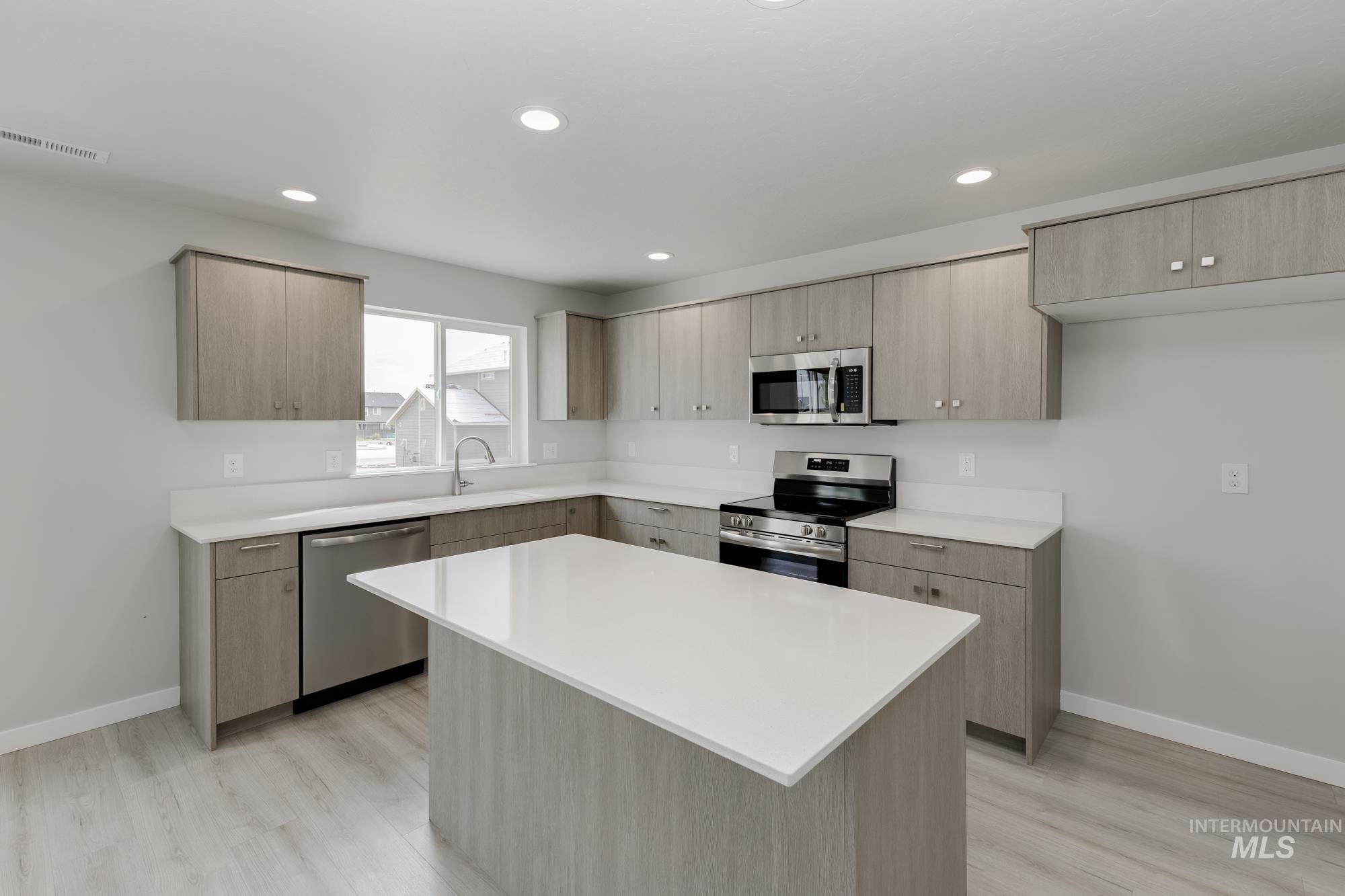 2330 N Honeysuckle Ave