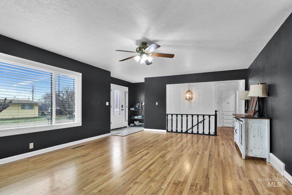 Photo of 709 E Elm Ave, Parma, ID 83660 (MLS # 98970987)