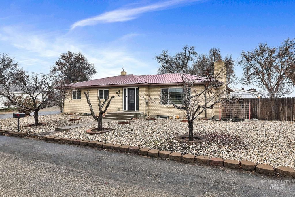 Photo of 709 E Elm Ave, Parma, ID 83660 (MLS # 98970987)