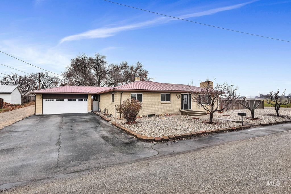 Photo of 709 E Elm Ave, Parma, ID 83660 (MLS # 98970987)