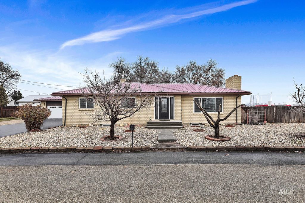 Photo of 709 E Elm Ave, Parma, ID 83660 (MLS # 98970987)