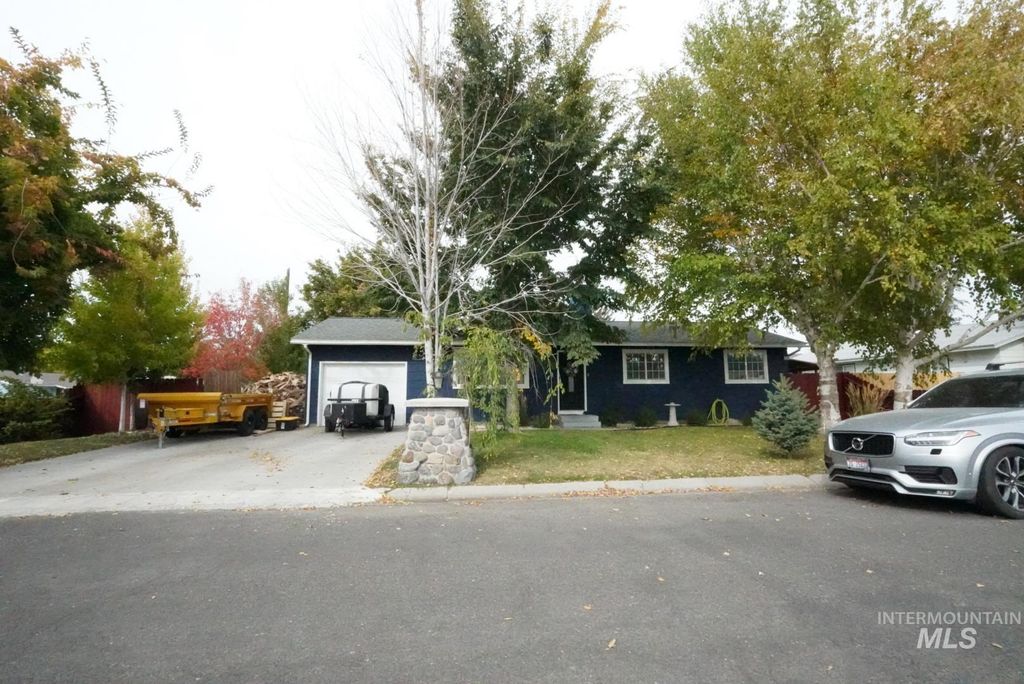 Photo of 238 Dorothy Ave, Gooding, ID 83330 (MLS # 98964614)