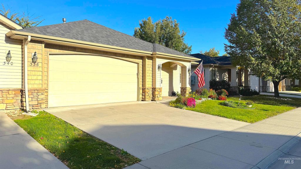 Photo of 336 S Golden Eagle Lane, Eagle, ID 83616 (MLS # 98982627)