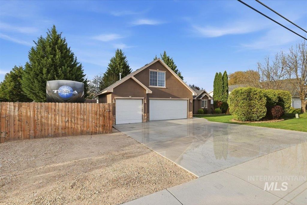 Photo of 7218 Birch Ln, Nampa, ID 83687 (MLS # 98981409)