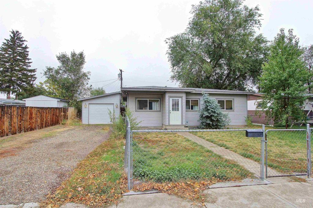 Photo of 314 Baker Drive, Mountain Home, ID 83647 (MLS # 98964831)