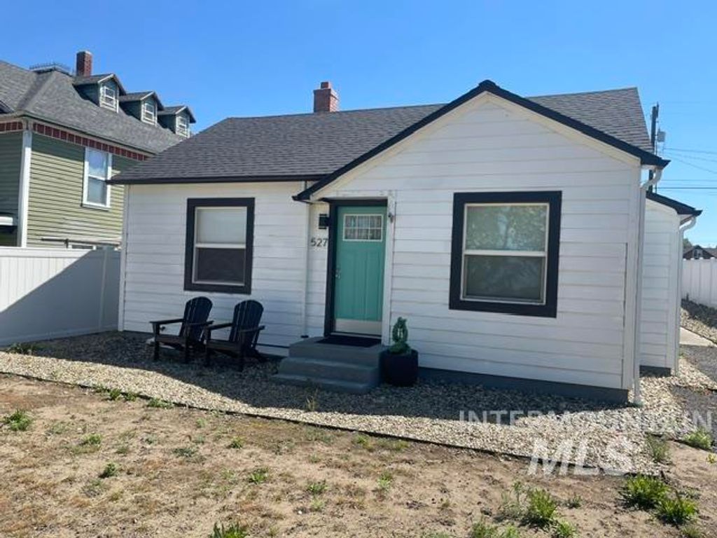 Photo of 527 26th ST, Lewiston, ID 83501 (MLS # 98985936)