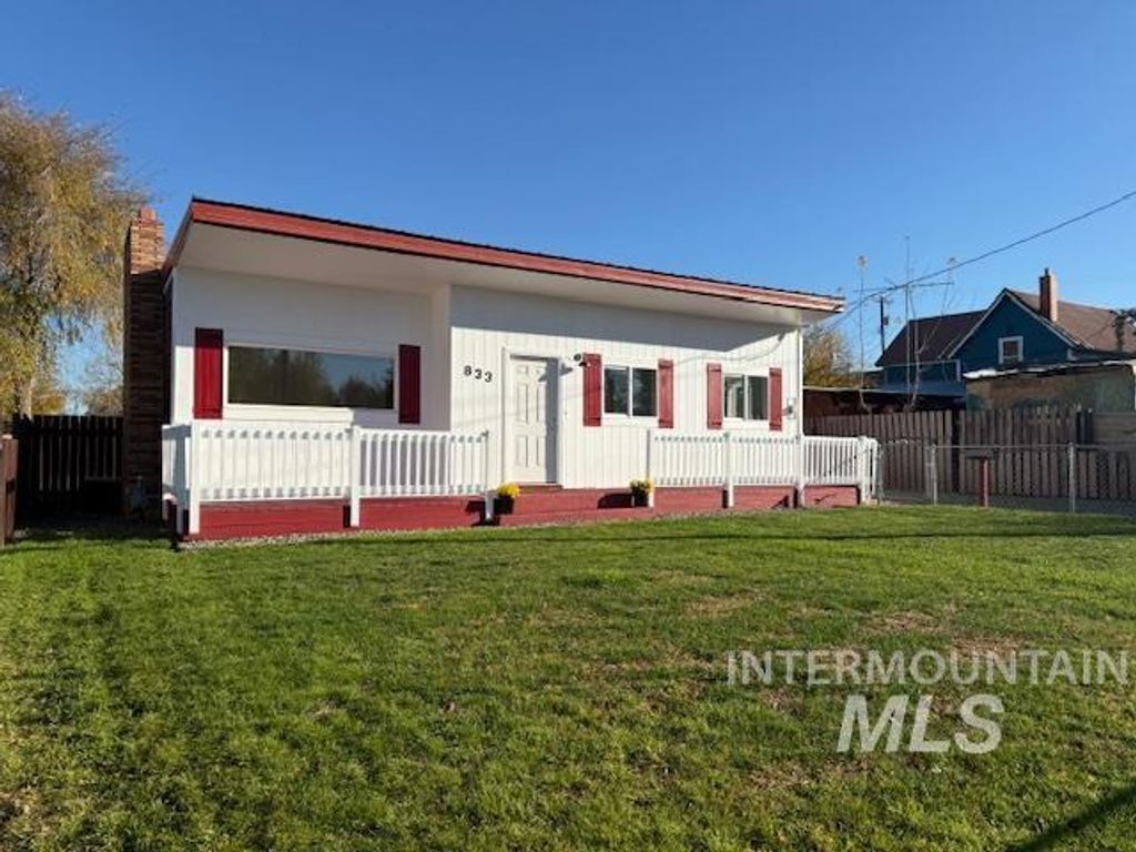 Photo of 833 13th Street, Clarkston, WA 99403 (MLS # 98968025)