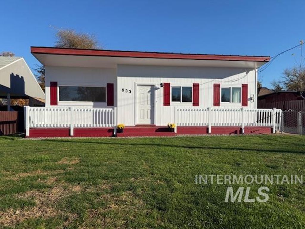 Photo of 833 13th Street, Clarkston, WA 99403 (MLS # 98968025)