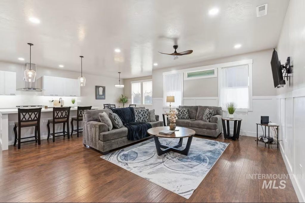 Photo of 1113 West Blaine Avenue, Nampa, ID 83651 (MLS # 98973255)