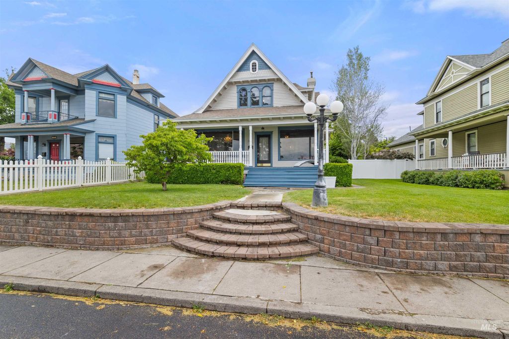 Photo of 207 Prospect Ave, Lewiston, ID 83501 (MLS # 98951396)