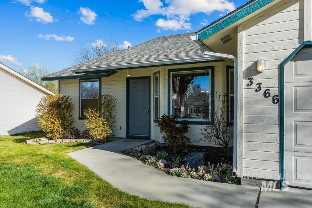 Photo of 3366 E Aubrietta Ct, Boise, ID 83716 (MLS # 98979861)